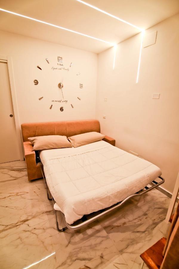 Casa Vacanze Mergellina 84 Chiaia, Stadio Maradona Lungomarecaracciolo เนเปิลส์ ภายนอก รูปภาพ